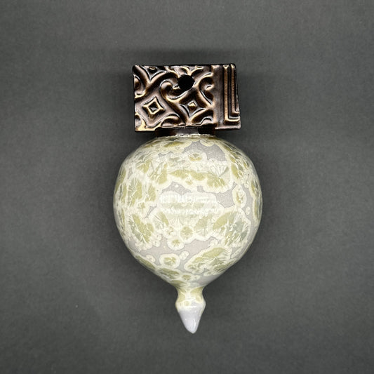Wu-Lu Ornament in Cream Gold